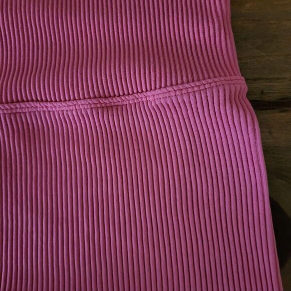 Pink Ribbed Spandex Shorts Size Medium - Picture 5 of 12